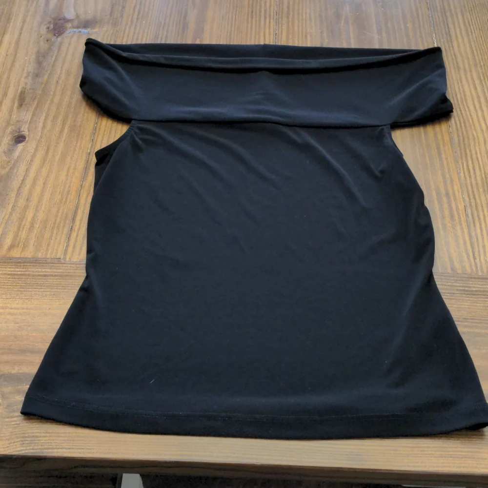 ⭐ 3/$12⭐ Jacob Off Shoulder Top - Picture 3 of 4